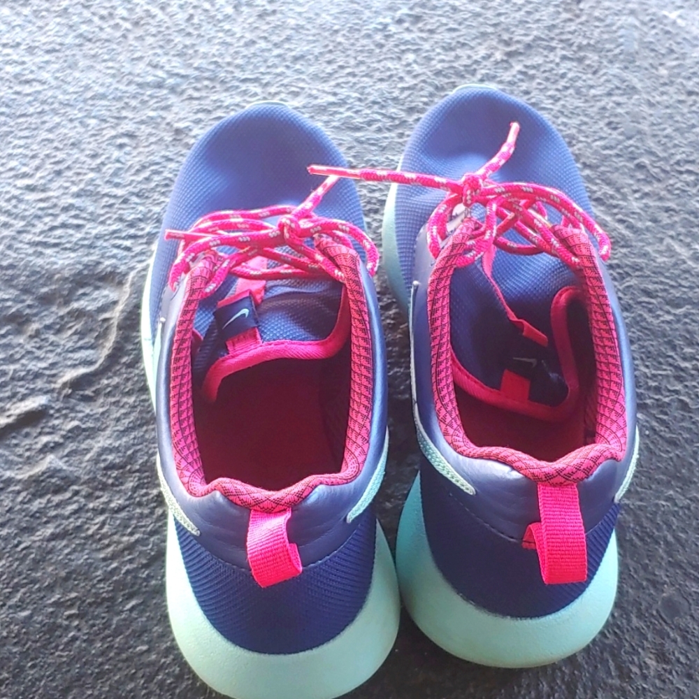 Nike Youth Roche Sneaker Size 6Y - Picture 4 of 8